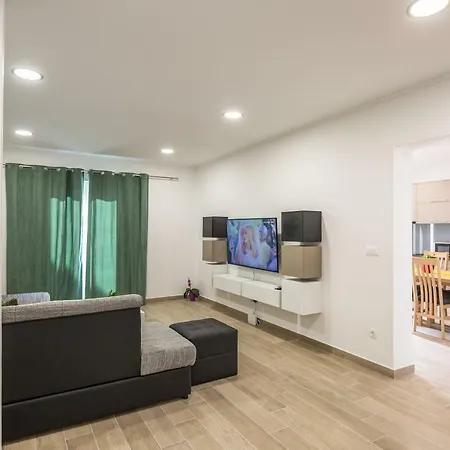 Apartment Acoustic *